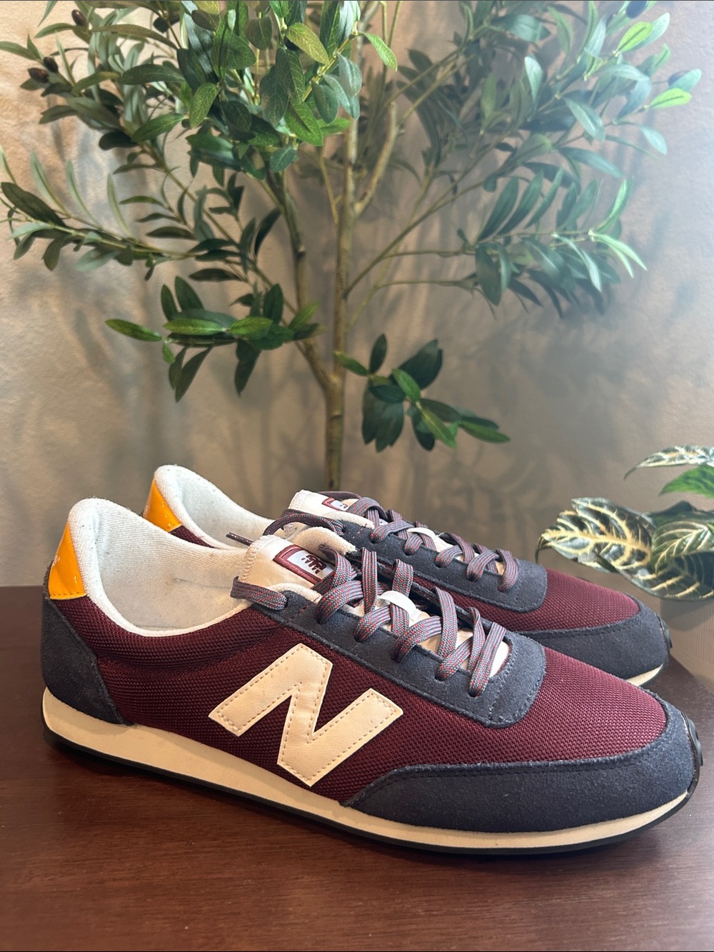 New Balance Men's Burgundy & Gray Retro Runner Sneakers